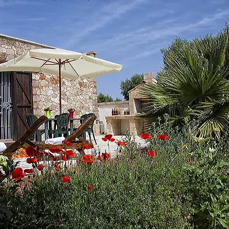 Trullo Le Macchie Holiday home Torre Suda